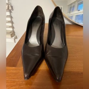 Nine West Pointy Toe Brown Leather Heels.  Rich shade of brown